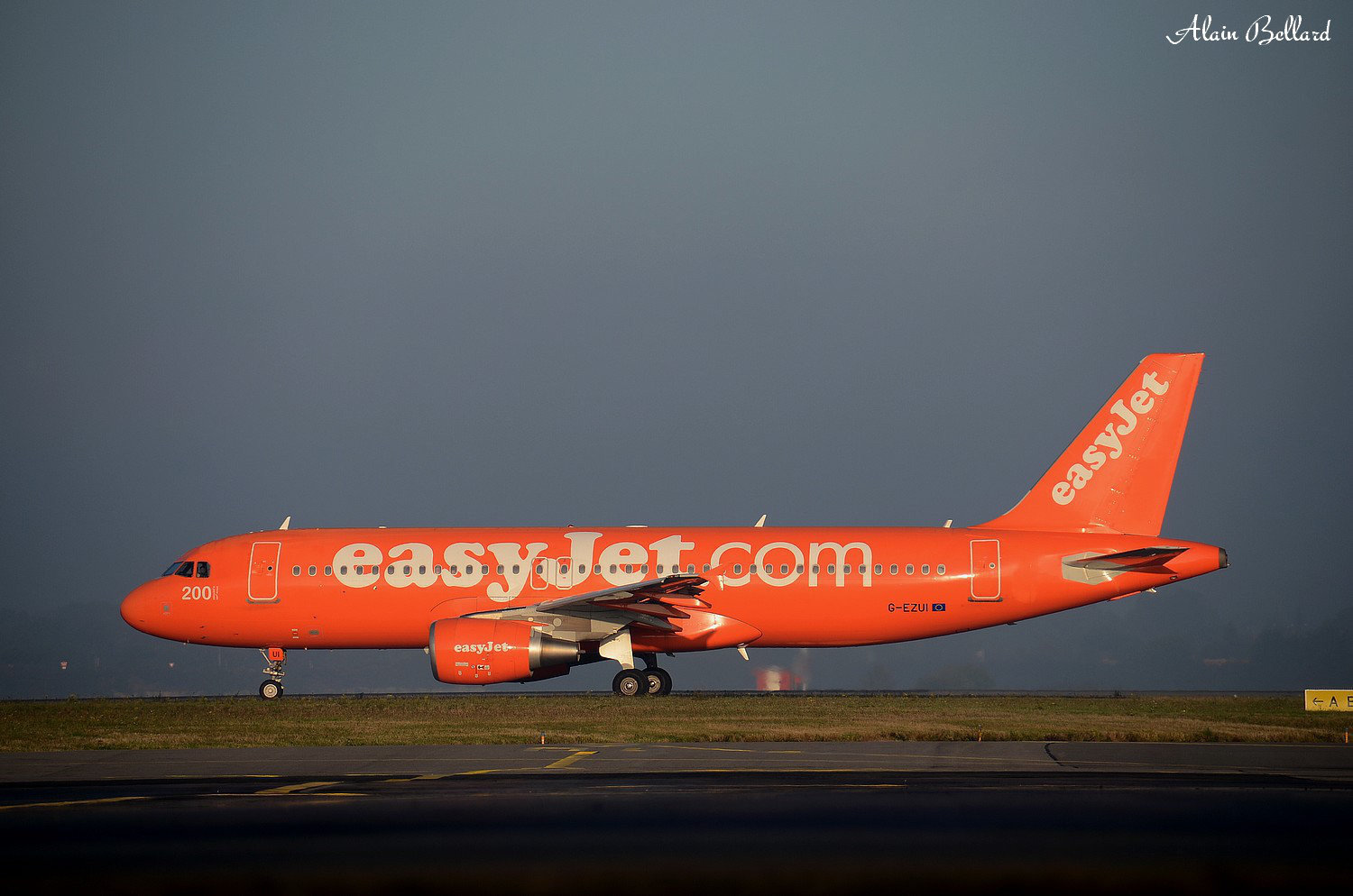 G Ezui A Easyjet Th Airbus C S