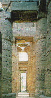 Colonnes de la salle hypostyle du temple d'Amon qui exauce les prières