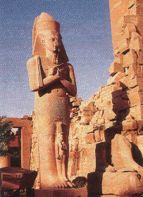Efigie de Ramsès II, temple d'Amon qui exauce les prières