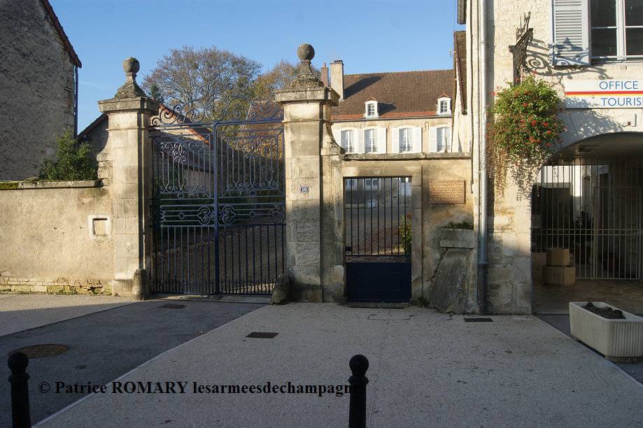 Plaque du Général Leclerc. Les Riceys (10) Cde8