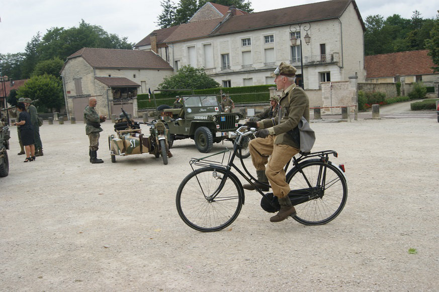 Reconstitution à Mussy avec les maquisards de 1944 C4sl