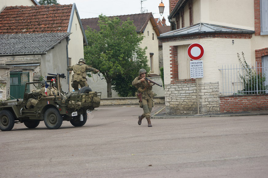 Reconstitution à Mussy avec les maquisards de 1944 Ujha