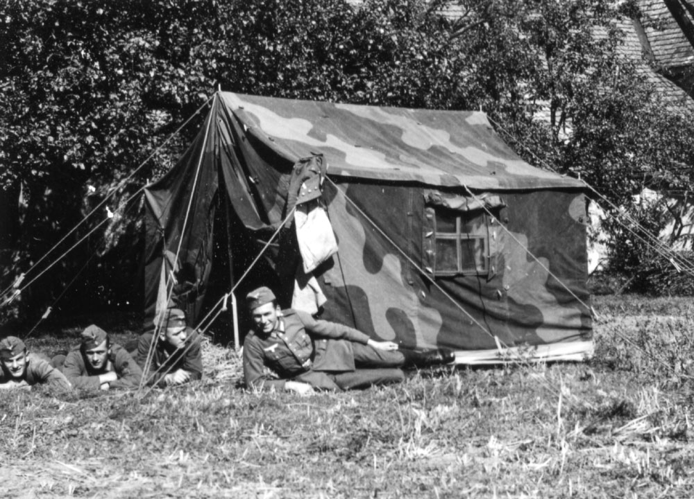 Photos de tentes individuelles et collectives de la whermacht... - Page 2 0gk1