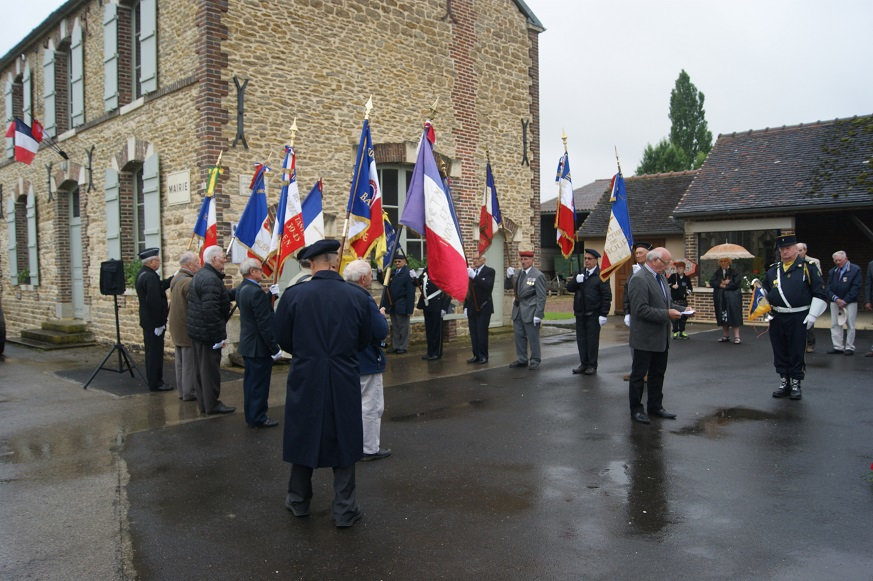 Cérémonies en l'honneur du 15-1 à Vougrey Rn2q