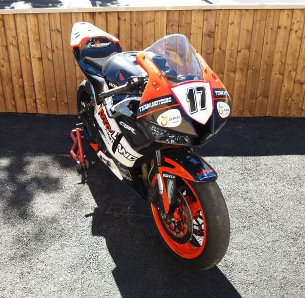 nouvelle peinture 600 cbr rr piste  0wk7