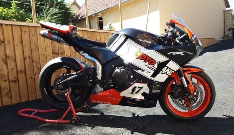 nouvelle peinture 600 cbr rr piste  4413