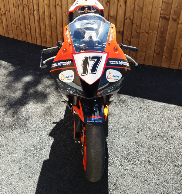 nouvelle peinture 600 cbr rr piste  Aii1