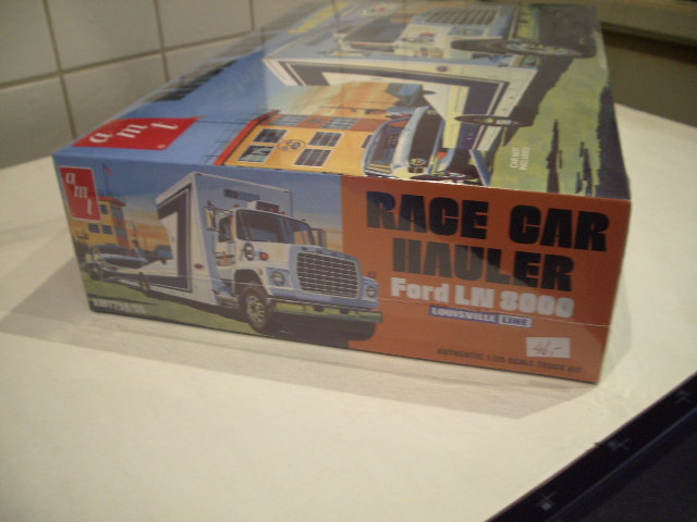 Ford C 600 race truck hauler de chez amt au 1/25 .  R0ur