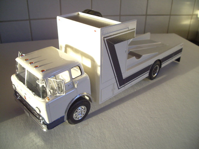 race truck car hauler ford C 600  Figz