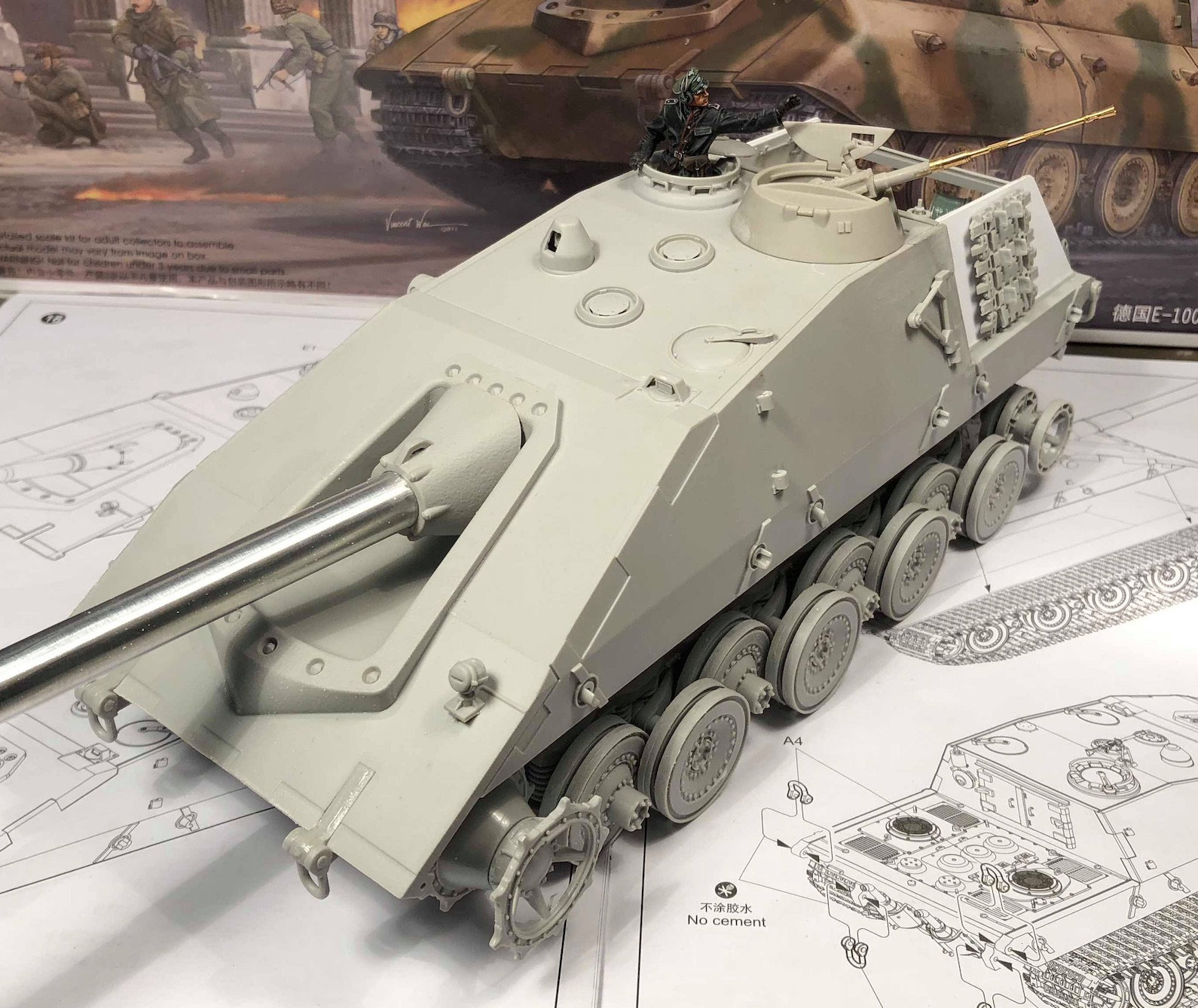 Paper Panzer "Jagdpanzer E-100" - Page 2 Ehm4