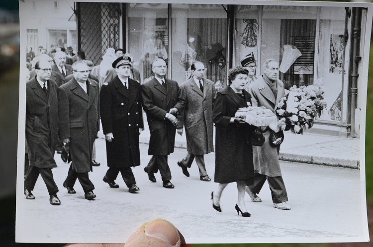 Photos De Gaulle - Commémoration ???  Bk8h