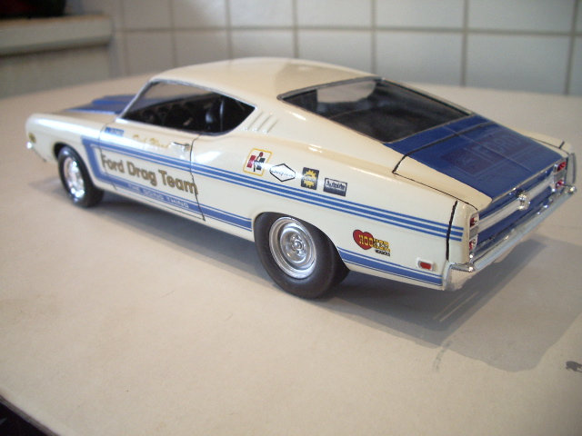 ford torino talladega 1970 de chez revell version drag race  9r47
