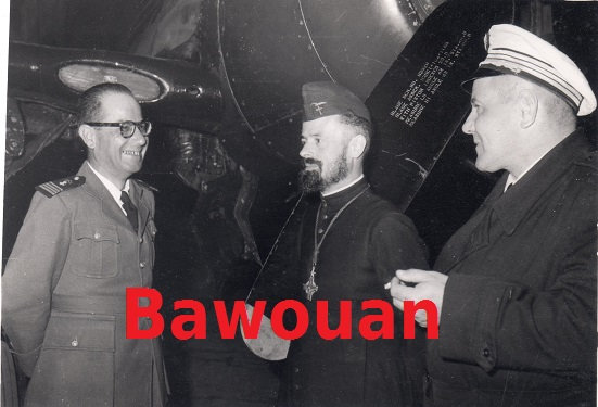 Le Père Paul CHARPENTIER Capitaine aumônier de la Base aérienne de Bac Maï (Hanoï) 1952-54 Sb0a