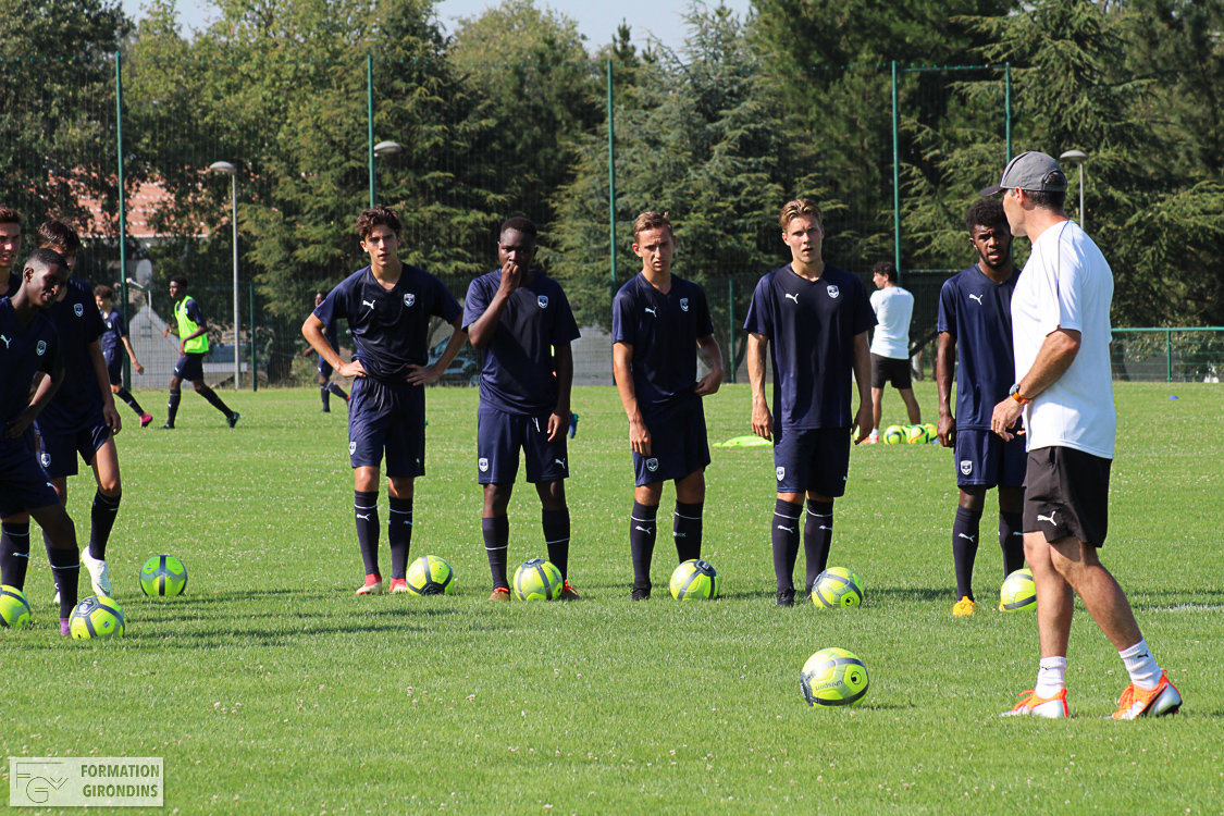 Actualités : Les reprises des U17 et l'entraînement des gardiens - Formation Girondins 