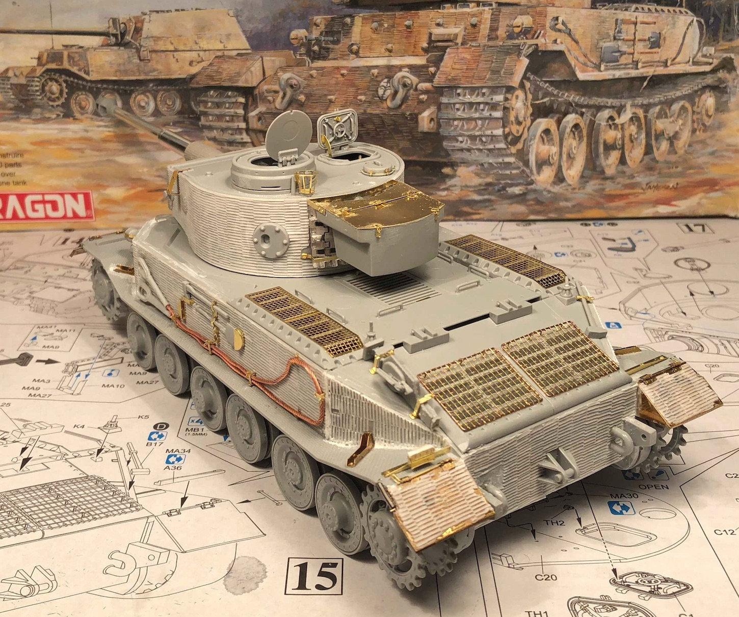 Elefant - Bergenpanzer Tiger (P) - Panzerkampfwagen VI (P) - Kits Dragon - 1/35 - Page 6 Laet