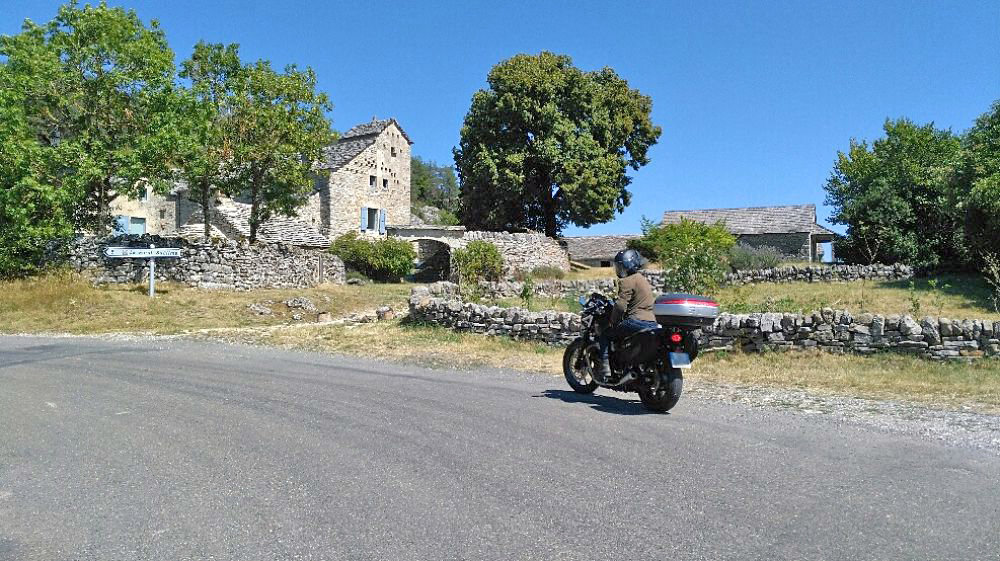 Mon premier vrai voyage moto (en duo) 8 jours environ 1500km Rktd