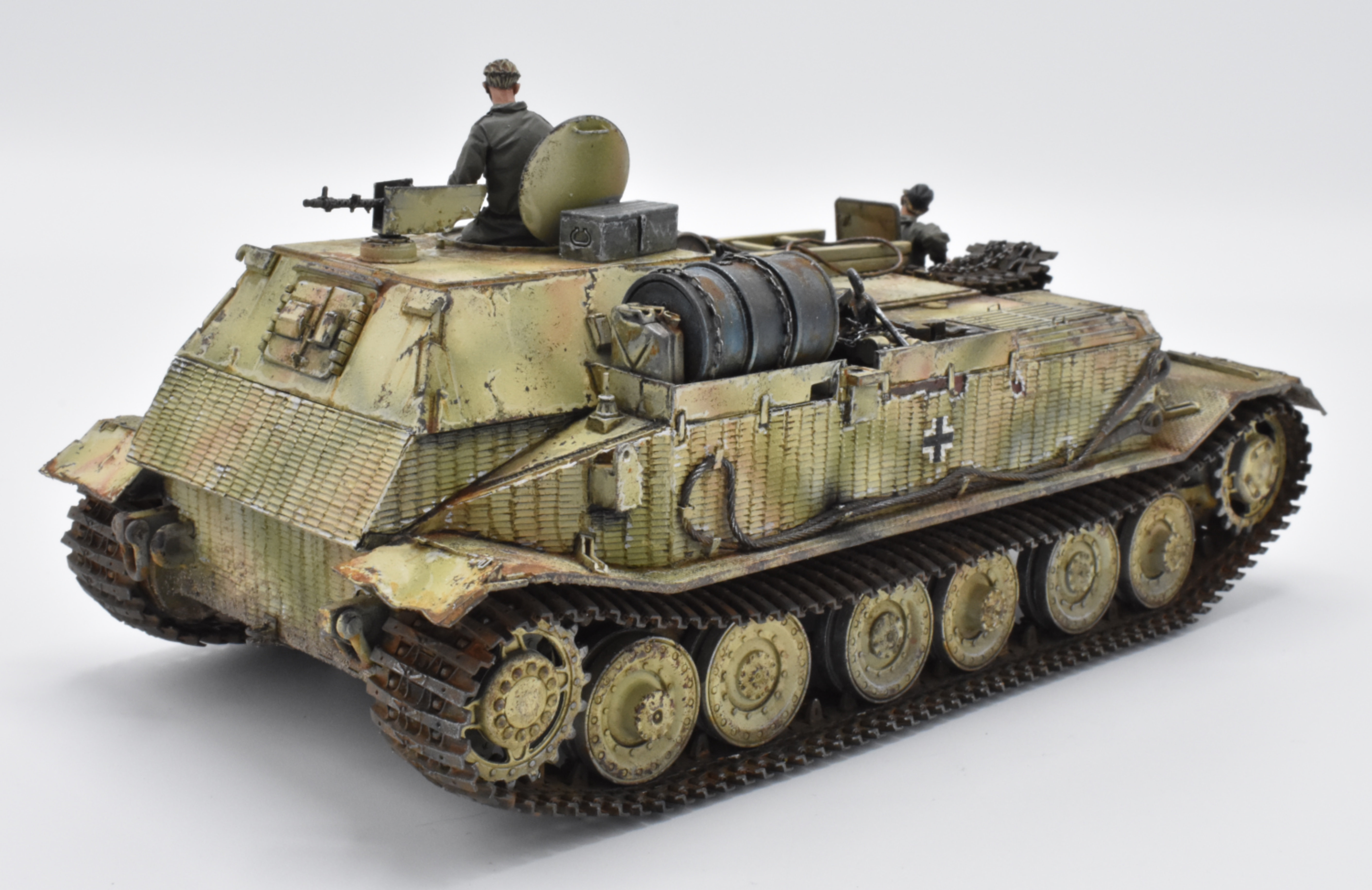 Elefant - Bergenpanzer Tiger (P) - Panzerkampfwagen VI (P) - Kits Dragon - 1/35 - Page 8 Em4k