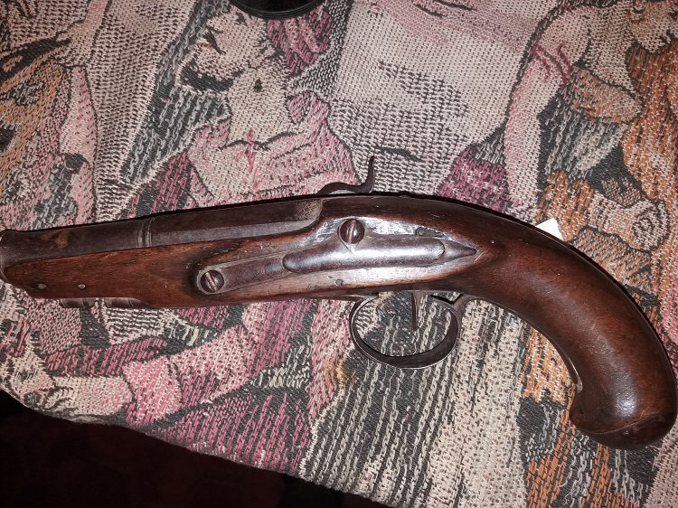 Pistolet ancien à chien ? Utr4