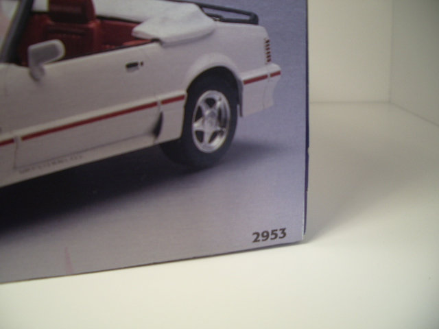 mustang GT convertible  de 1992 de chez mongram au 1/24 .  8m9t