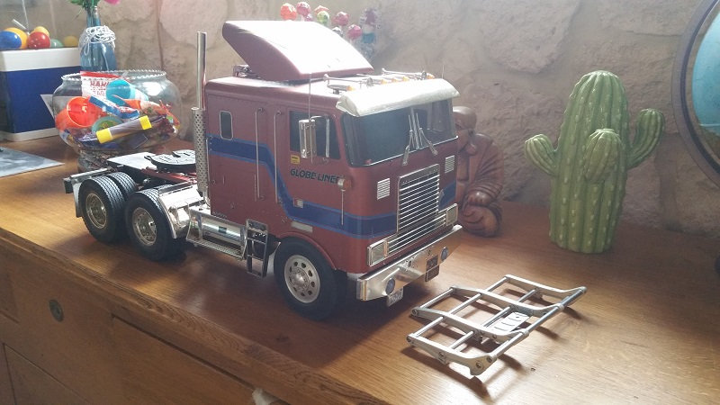 Camions RC radiocommandés & remorques