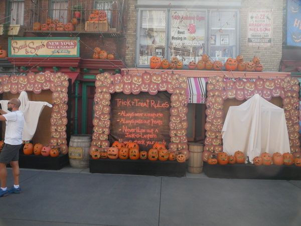 halloween - Disneyland Universal et quelques bonus pour Halloween - Page 2 Lrt9