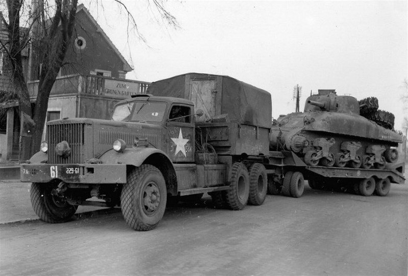 Camion M 19 et son Sherman M4 A3 Juo8