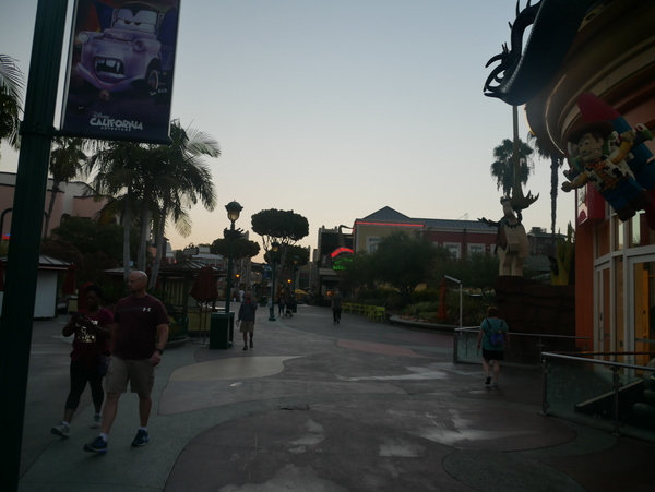 halloween - Disneyland Universal et quelques bonus pour Halloween - Page 3 4guy
