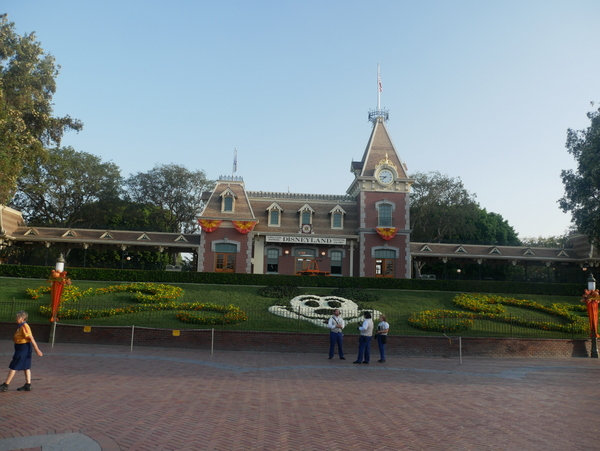 halloween - Disneyland Universal et quelques bonus pour Halloween - Page 3 Miaf