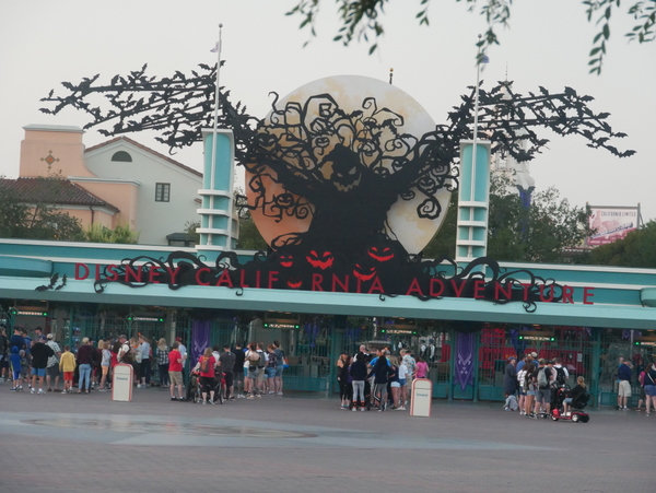 halloween - Disneyland Universal et quelques bonus pour Halloween - Page 3 R9du