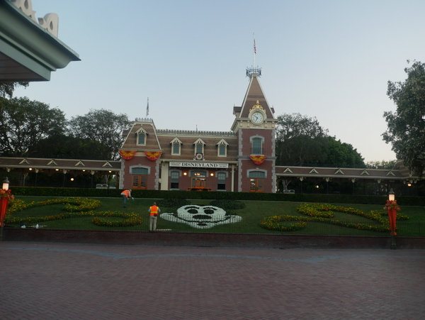 halloween - Disneyland Universal et quelques bonus pour Halloween - Page 3 Uych