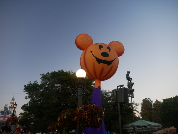 halloween - Disneyland Universal et quelques bonus pour Halloween - Page 4 322h