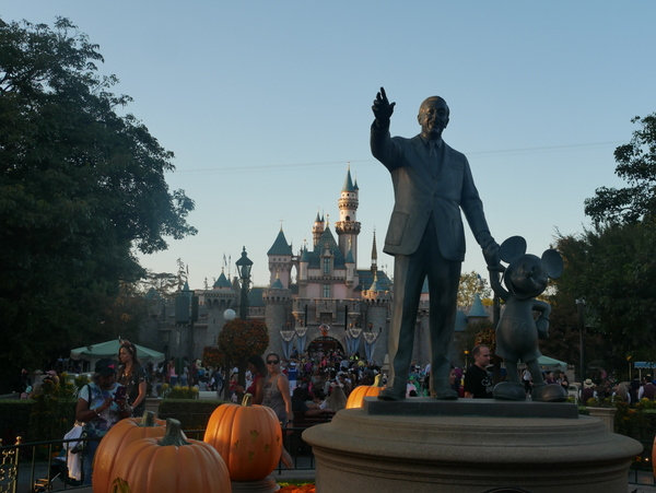 Disneyland Universal et quelques bonus pour Halloween - Page 4 B4wx