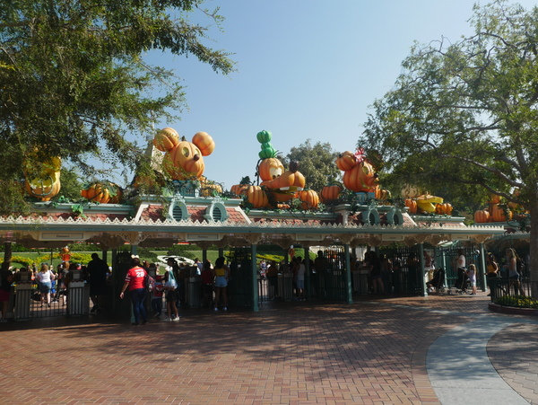 Disneyland Universal et quelques bonus pour Halloween - Page 4 N22i