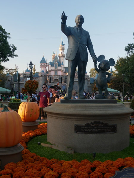 Disneyland Universal et quelques bonus pour Halloween - Page 4 Raq4