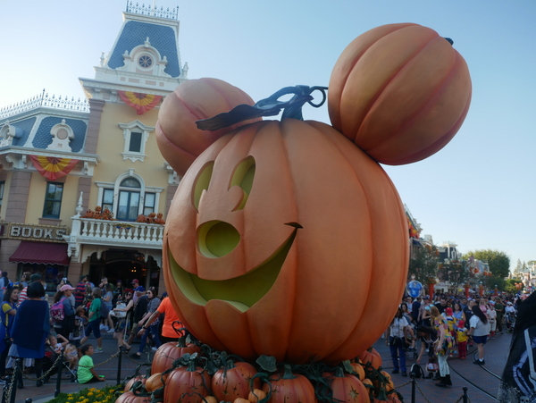 Disneyland Universal et quelques bonus pour Halloween - Page 4 Whyo
