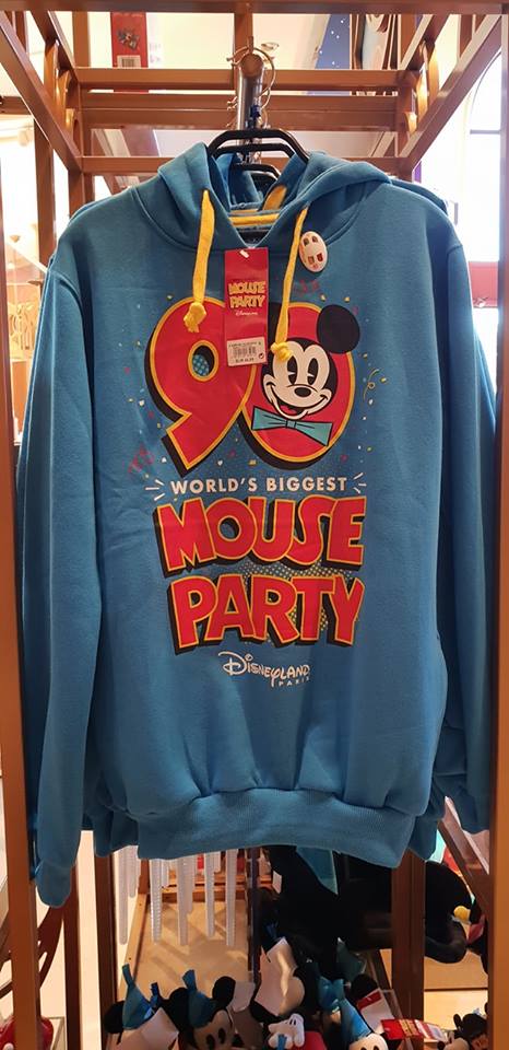 90 ans de Mickey et Disney Store  - Page 4 1khc