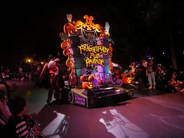 Disneyland Universal et quelques bonus pour Halloween - Page 4 Efui