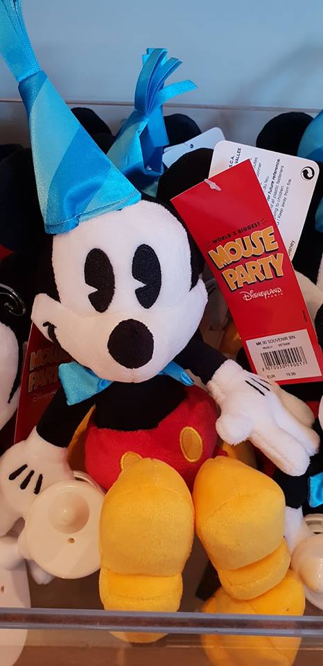 90 ans de Mickey et Disney Store  - Page 4 Eqaw
