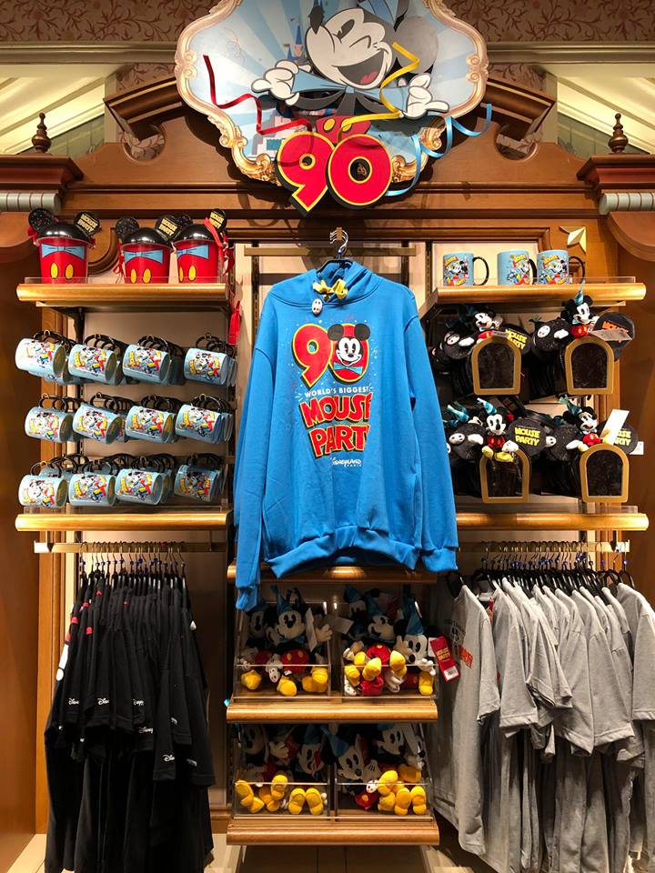 90 ans de Mickey et Disney Store  - Page 5 Er1n