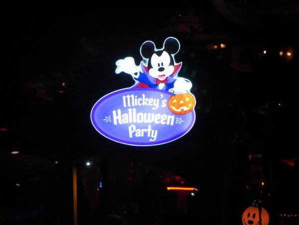 halloween - Disneyland Universal et quelques bonus pour Halloween - Page 4 W3da