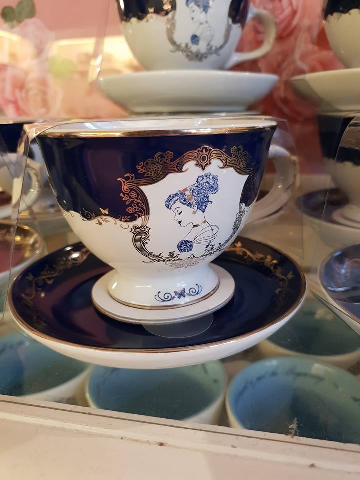 Mugs, bols et tasses Disney - Page 8 Rk0o