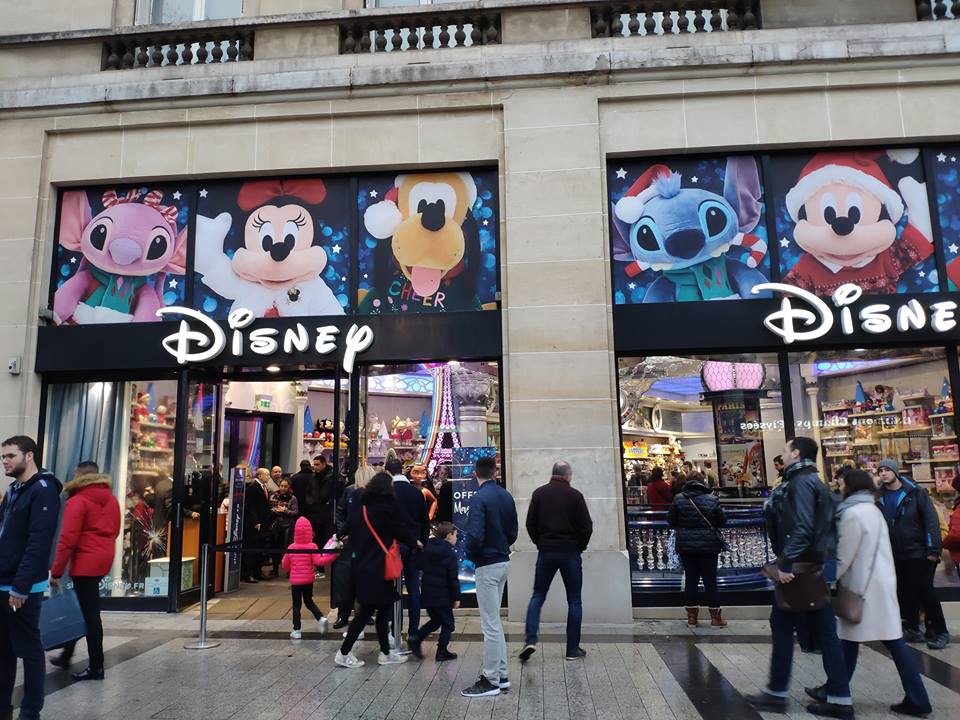 Magasins Disney Store Étrangers et France  - Page 6 Inhm