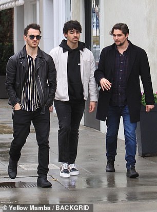Joe, Kevin and their friends Carl out for lunch in Beverly Hills