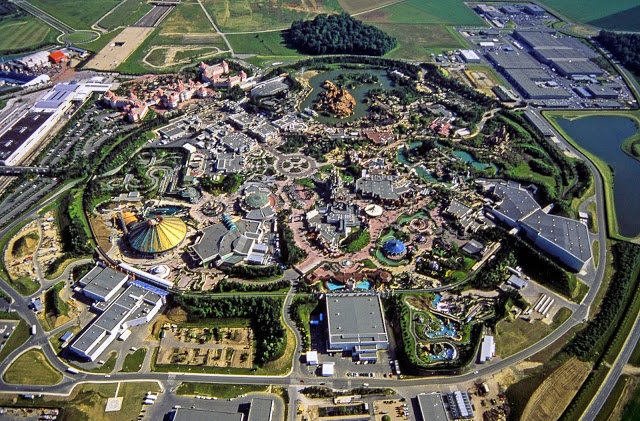 Disneyland vue d'en haut ... - Page 7 8go4