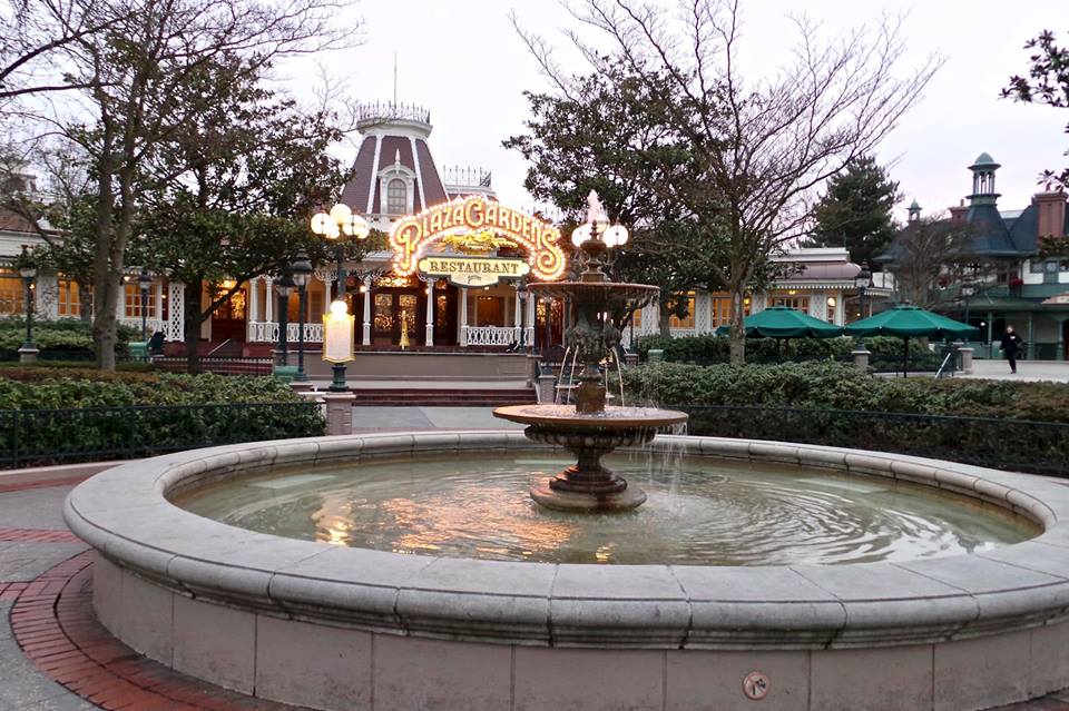 Plaza Gardens Restaurant (Disneyland Parc) - Page 8 Bmbm