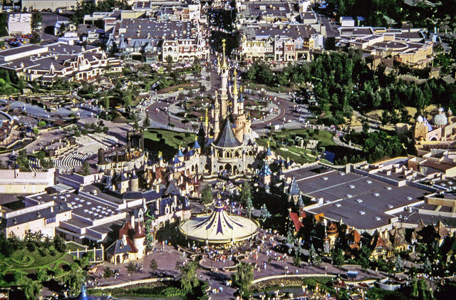 Disneyland vue d'en haut ... - Page 7 Wfmw
