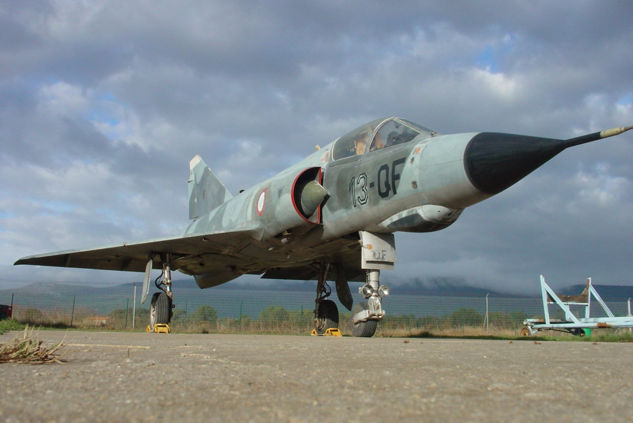 Mécanicien français de l armée de l air dans les années 70. Tmm4