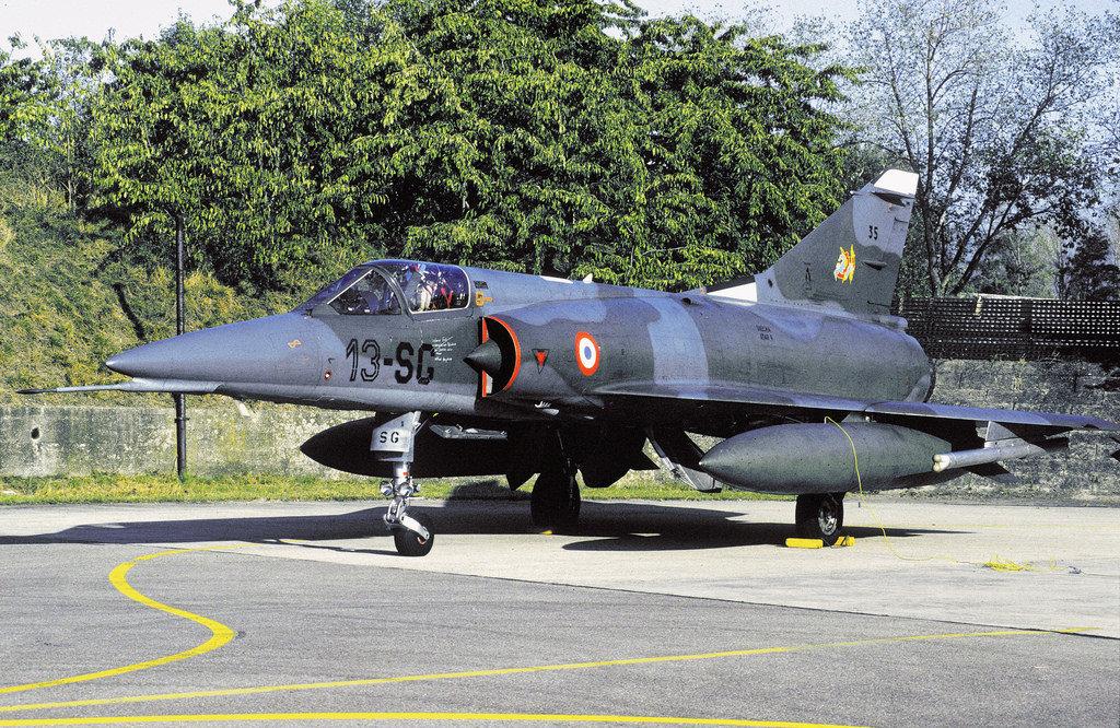 Mécanicien français de l armée de l air dans les années 70. X2cr