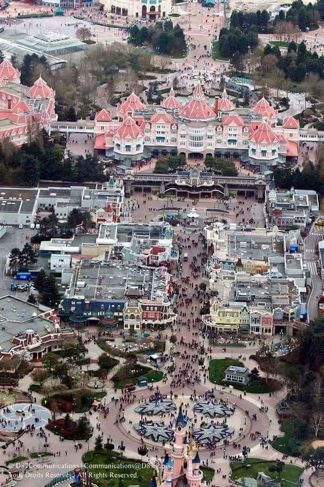 Disneyland vue d'en haut ... - Page 7 Iwhs