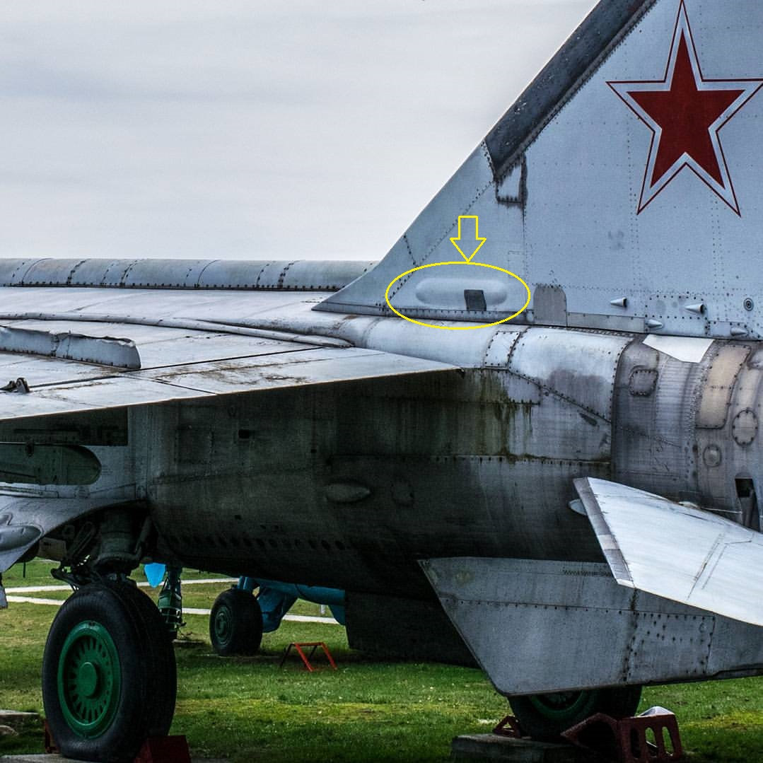 MiG-25BM SEAD Foxbat 1/48 - terminé! G5qh